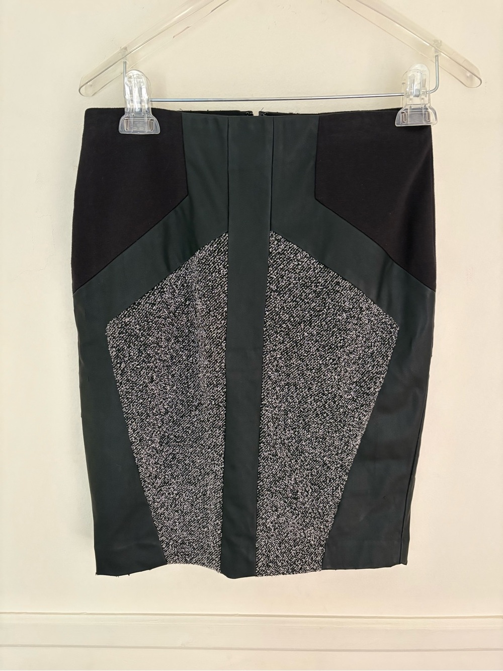 Ann Taylor Women Skirt Black Faux Leather & Rayon -Zipper -Sz 2